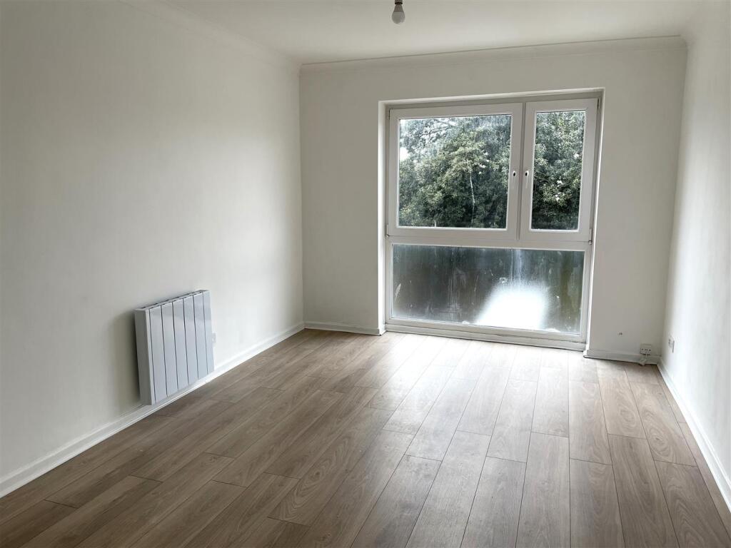 Apartment in Littlehampton, Wick - View 3