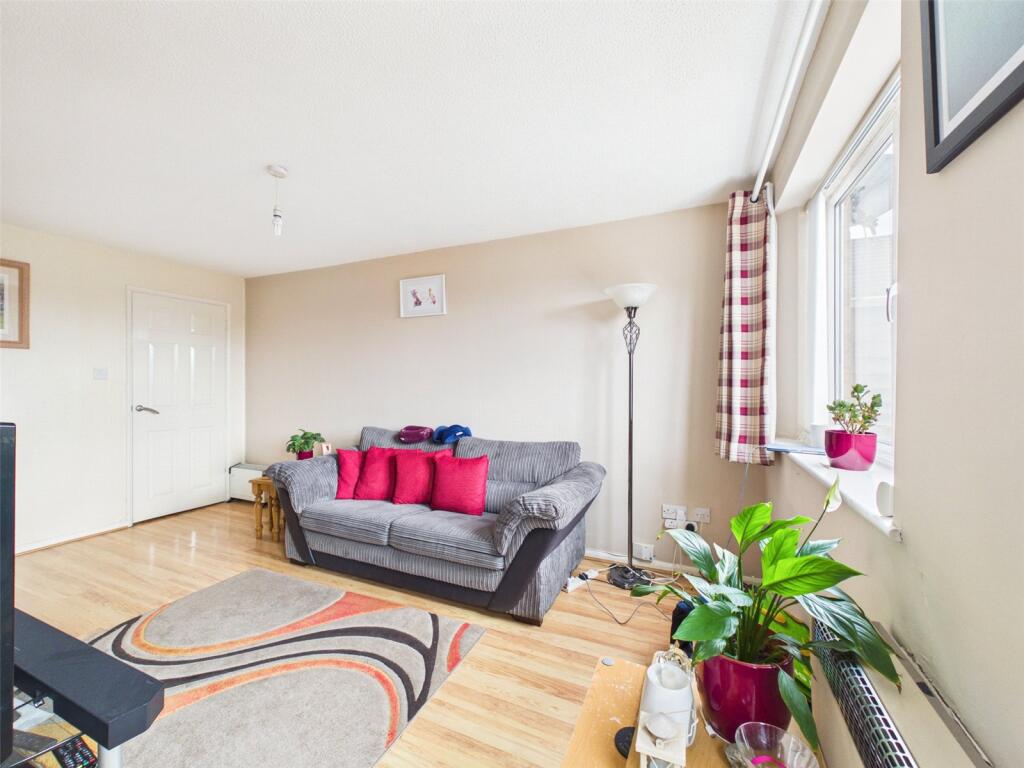 House in Gloucester - View 4