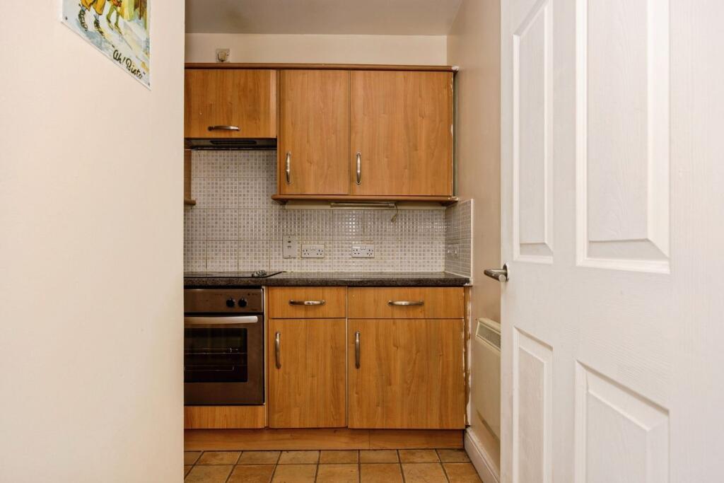 Apartment in Aldershot, Cargate, North Town - View 5