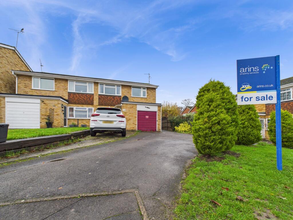 2-bed flat on Newbery Close, Tilehurst, RG31, £280,000