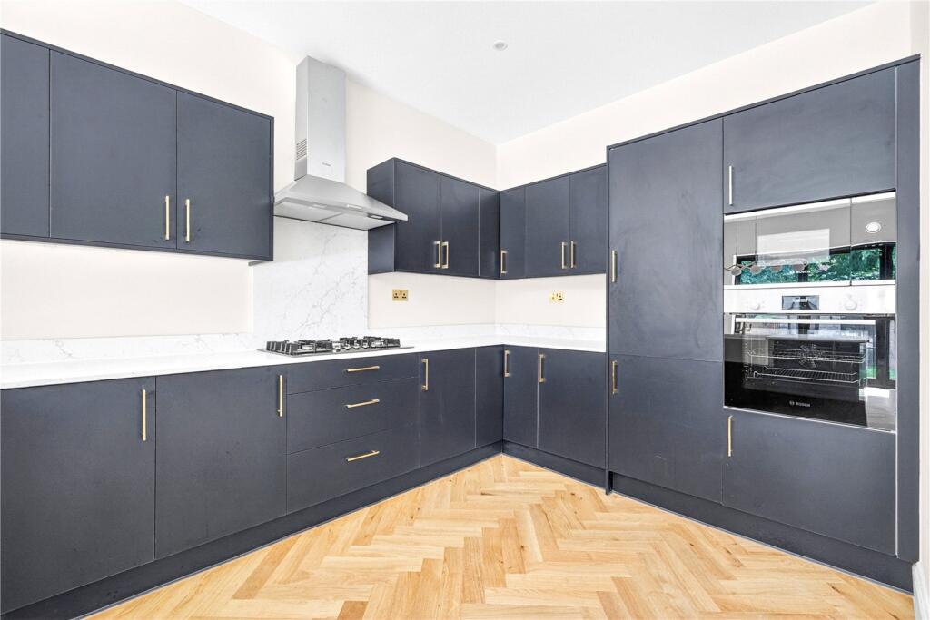 Clarendon Road, Walthamstow, London, E17 – další