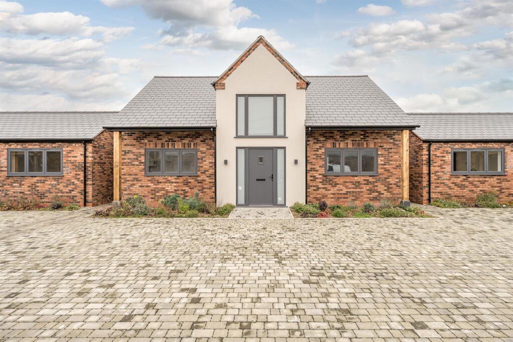 3-bed house on The Stableyard, Mile Flat, Greensforge, Wall Heath, DY6 0AU, £735,000