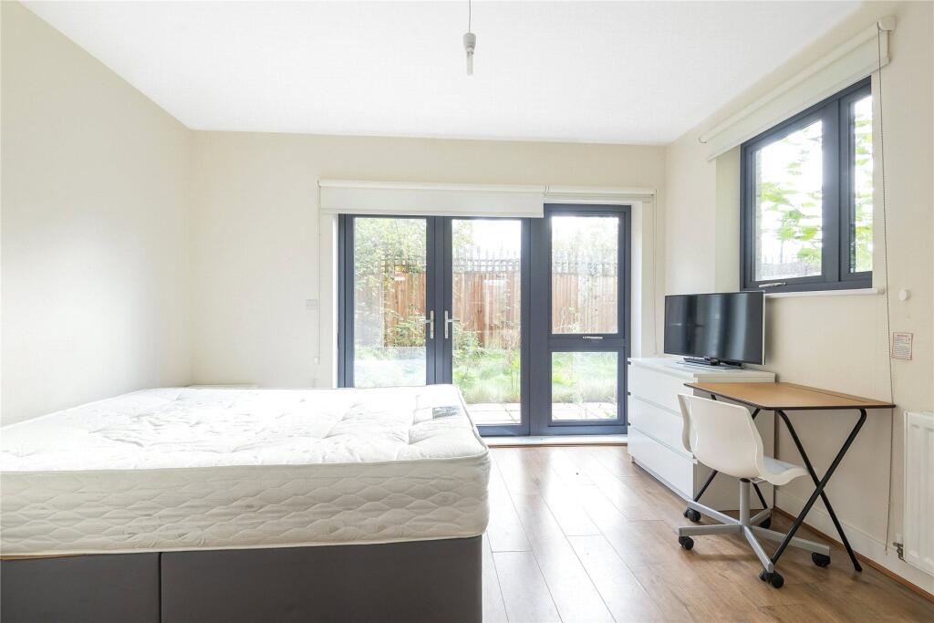 House in London, Rotherhithe - More
