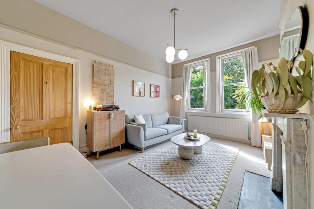 Apartment in London - View 5