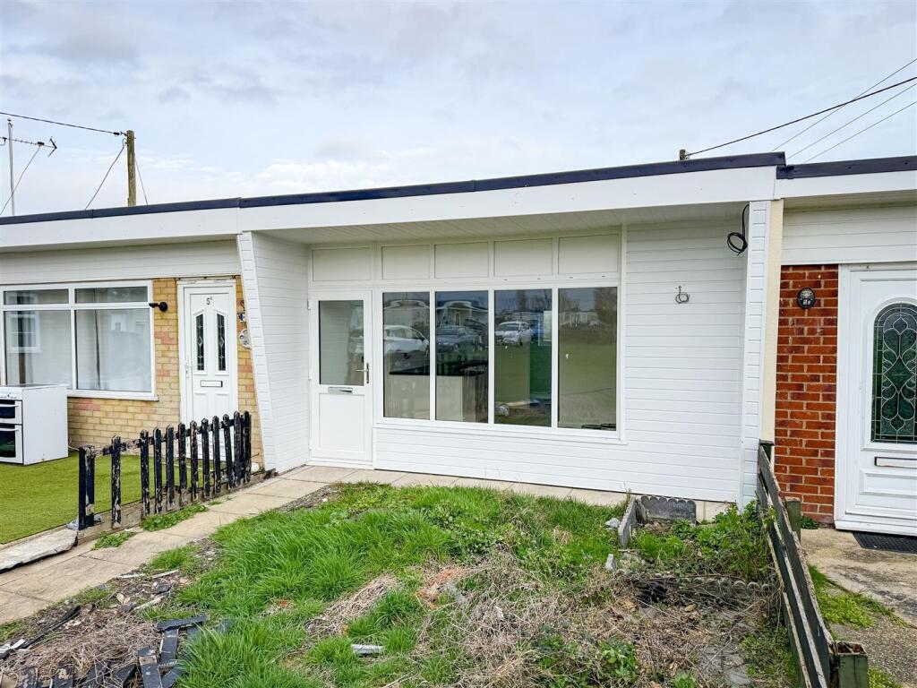 1-bed house on Rose Gardens, Seawick, St. Osyth, £45,000