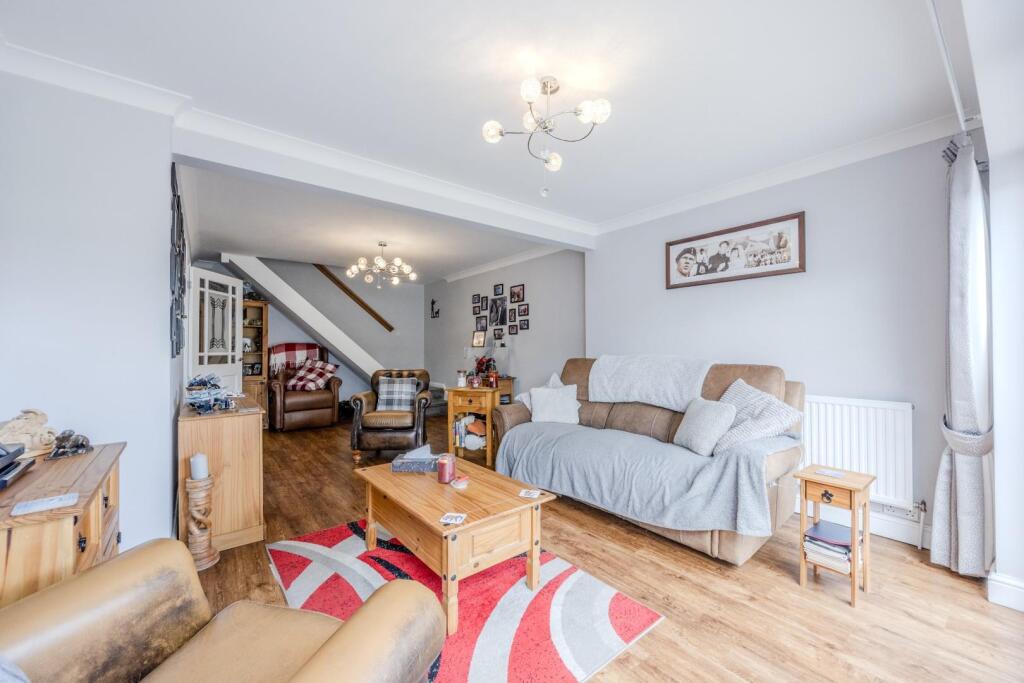 Eastwood Park Drive, Leigh-On-Sea photo 3