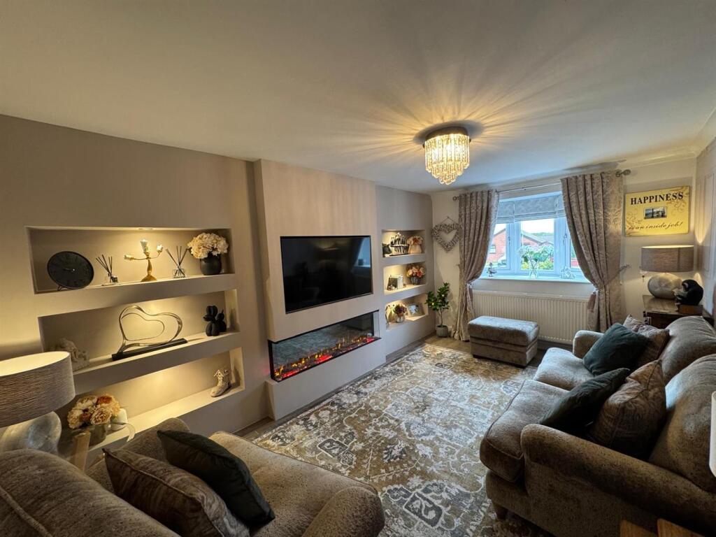 House in Leeds, Robin Hood - View 3