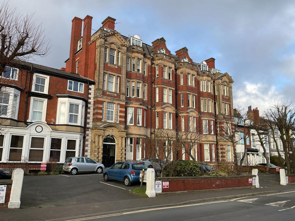 1-bed flat on Bath Street, Southport, £39,950