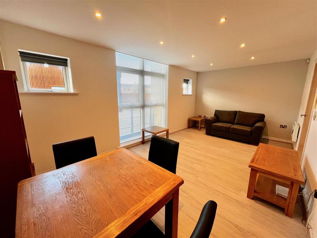 Apartment in Newcastle upon Tyne - View 3