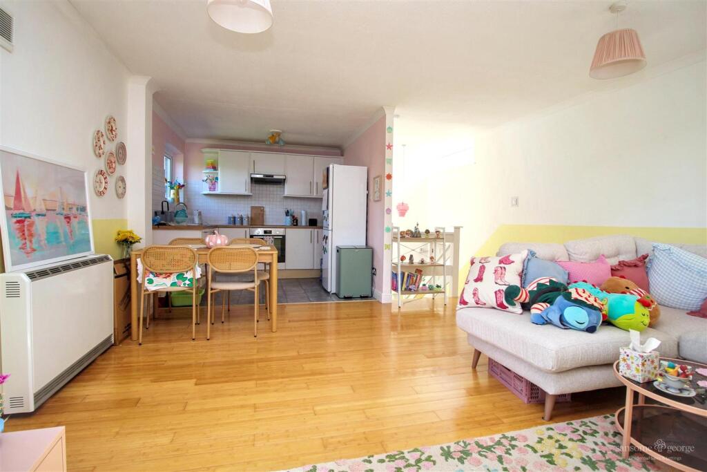 Apartment in Reading, Katesgrove - View 5