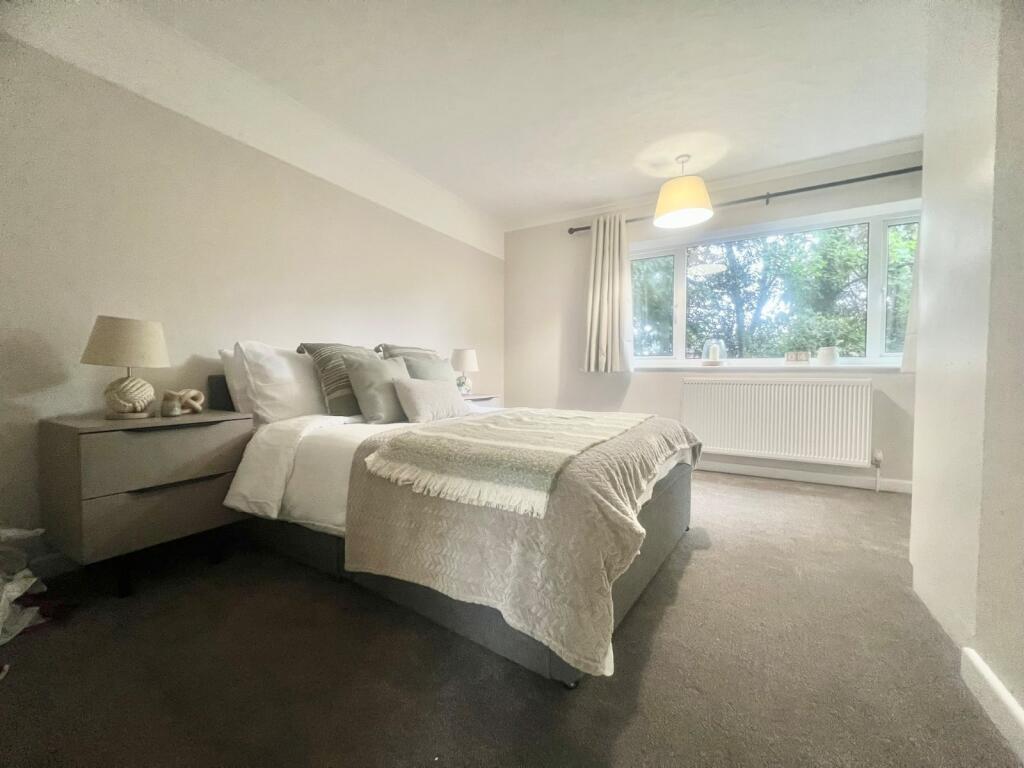 Apartment in Southampton - View 3