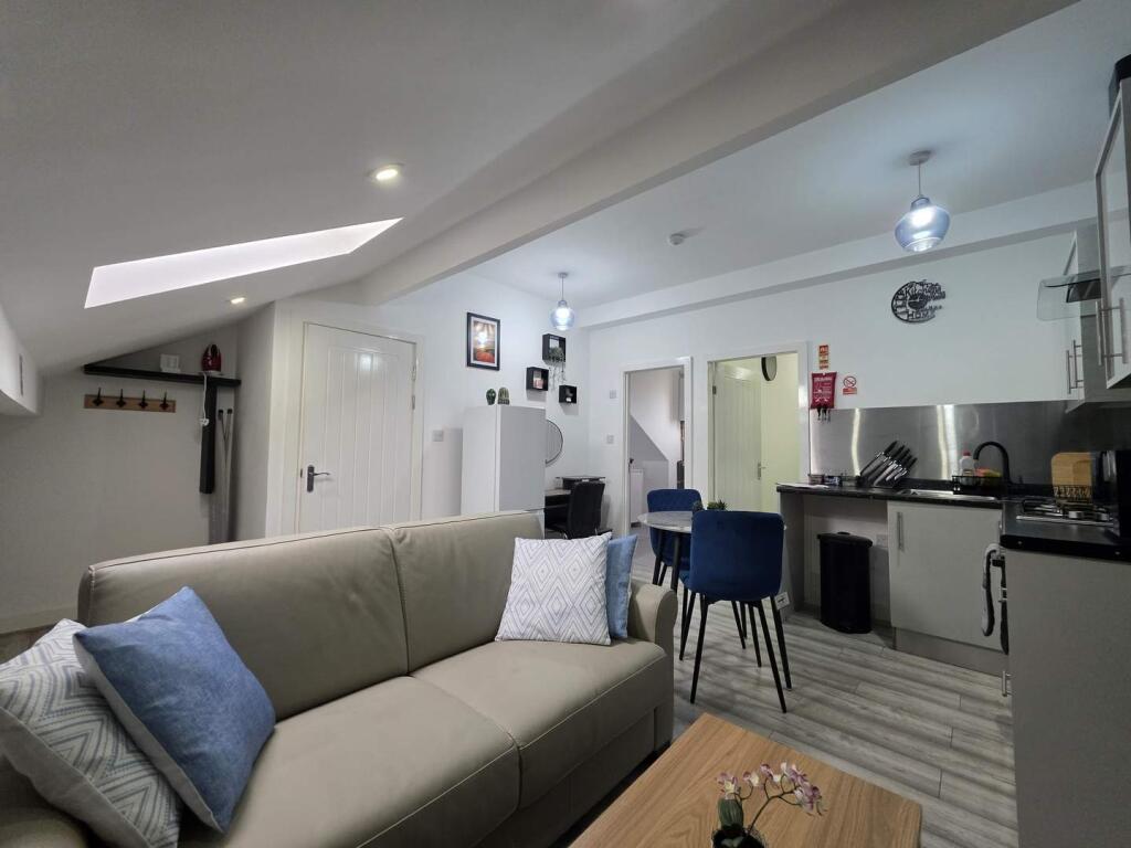 Main image of property: F, a Walmersley Road, Walmersley, Bury