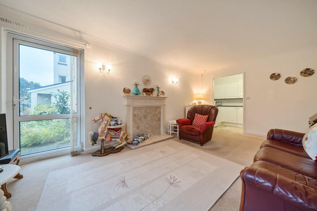 5 Strand Court,The Esplanade, Grange-over-Sands, Cumbria, LA11 7HH photo 3