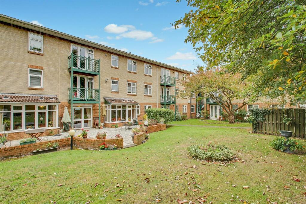 2-bed other on Friern Barnet Lane, London, £225,000
