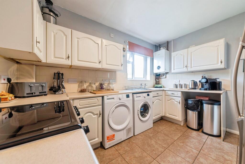 Chatsworth Road, Newark - More