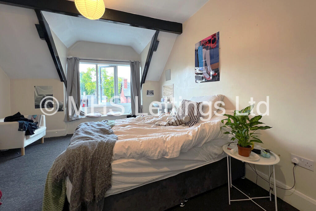 6 bedroom terraced house for rent