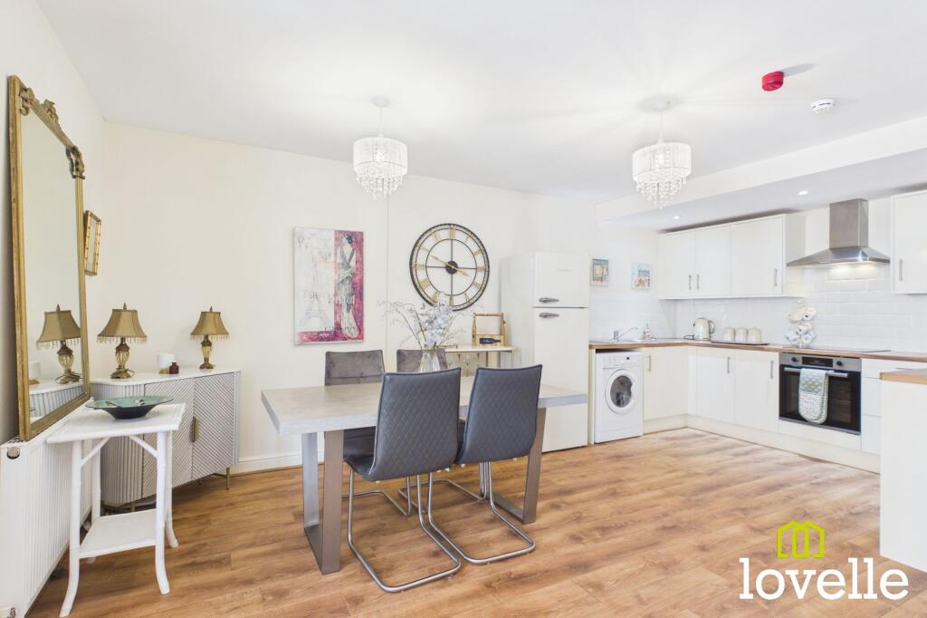 Apartment in Hull, Kingston upon Hull - More