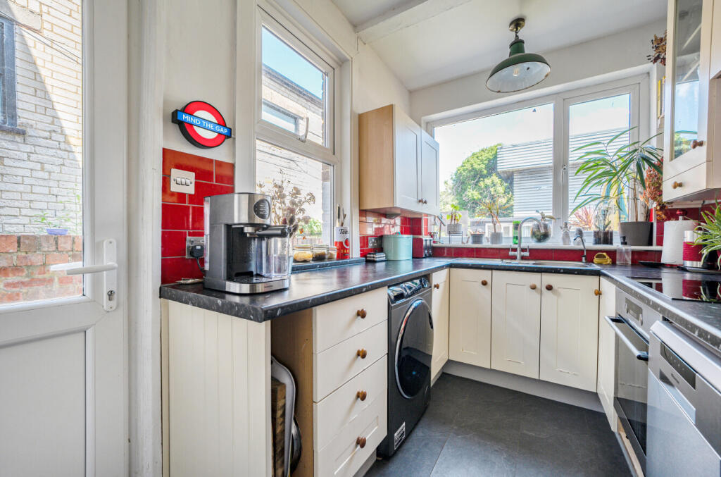 Walnut Tree Close, Guildford, Surrey, GU1 photo 4