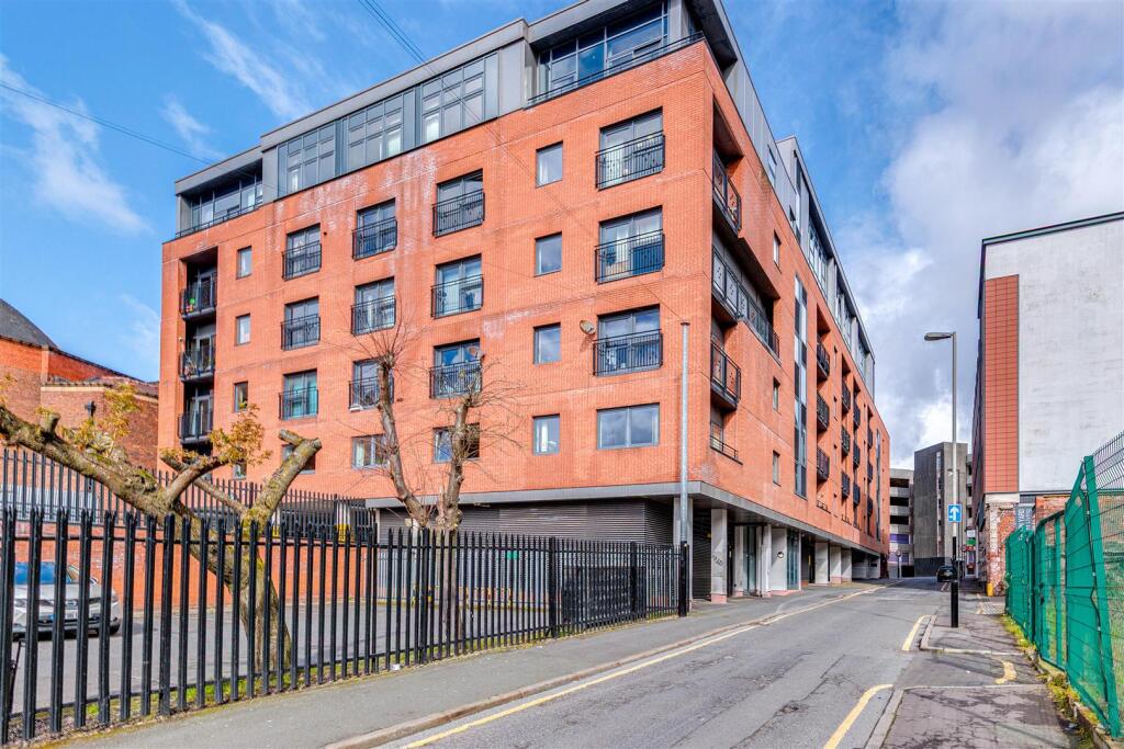 Apartment in Liverpool - More