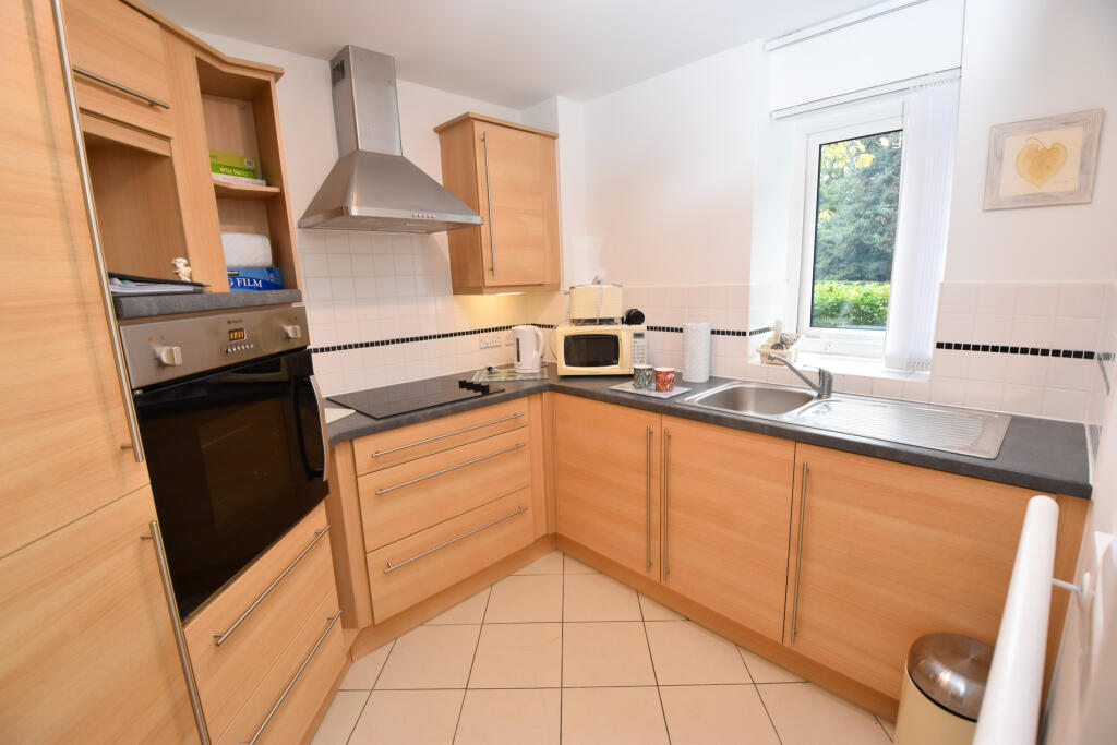 Oakfield Court, Crofts Bank Road, Urmston, Manchester, M41 0AA photo 4