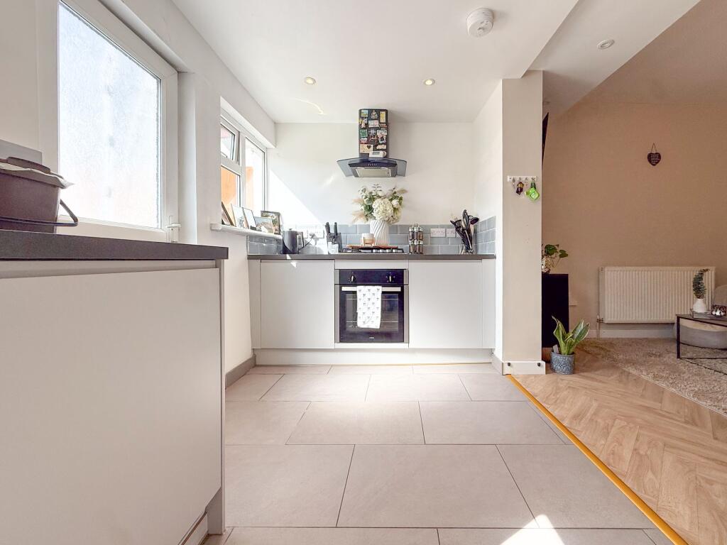 House in Newport - View 5