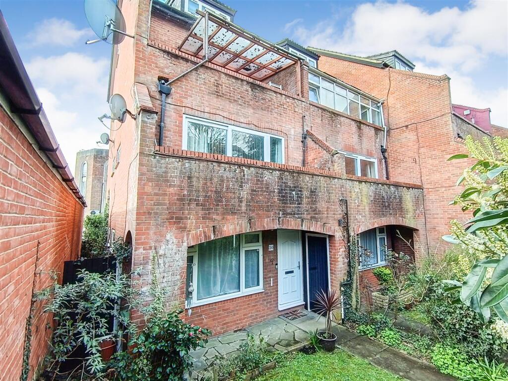 Main image of property: Ambleside Walk, Uxbridge