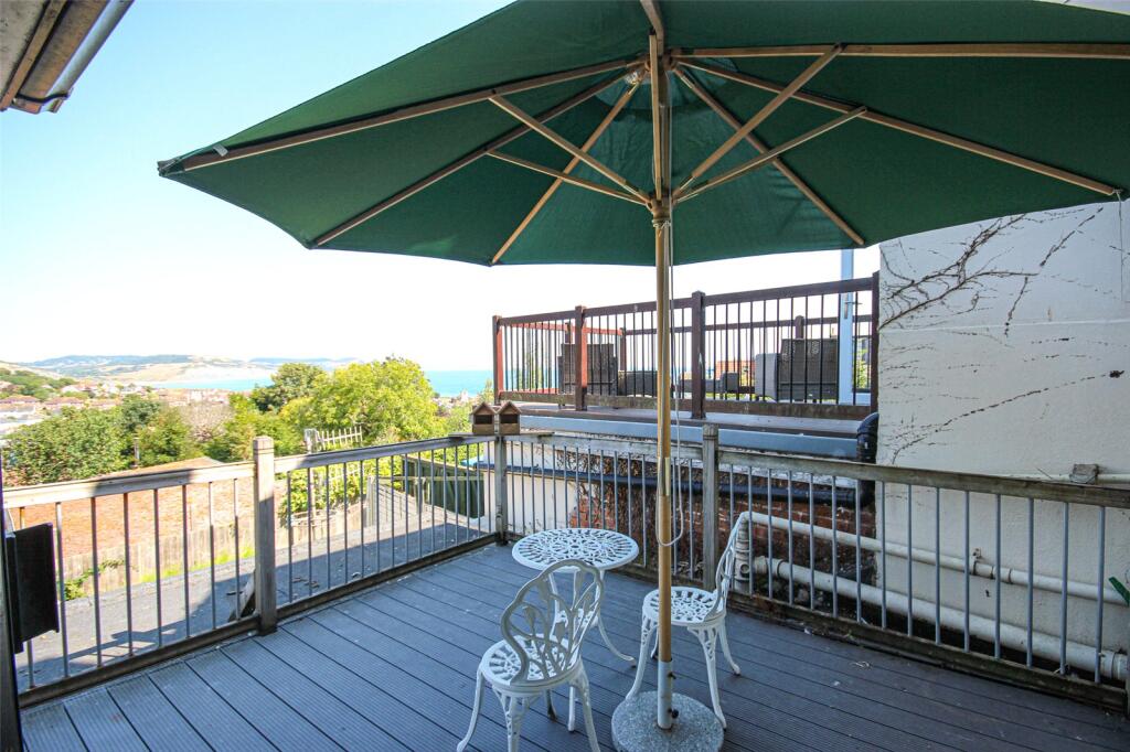 Apartment in Lyme Regis, Dorset - View 4