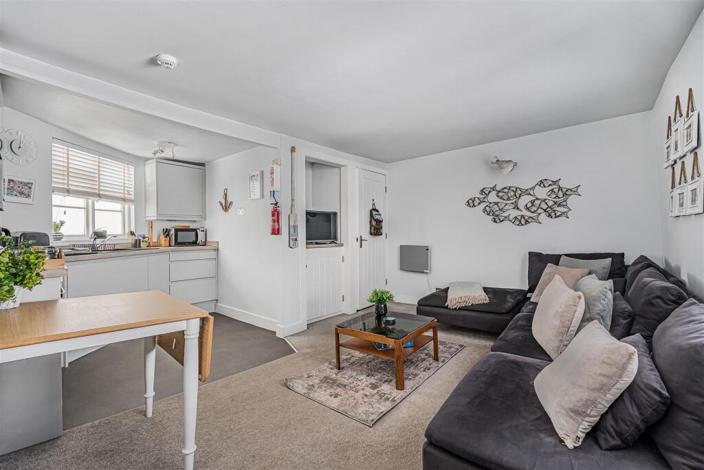 Apartment in Port Isaac, Port Gaverne, St. Endellion - View 3