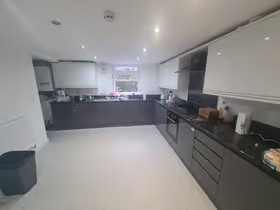 6 bedroom terraced house for rent