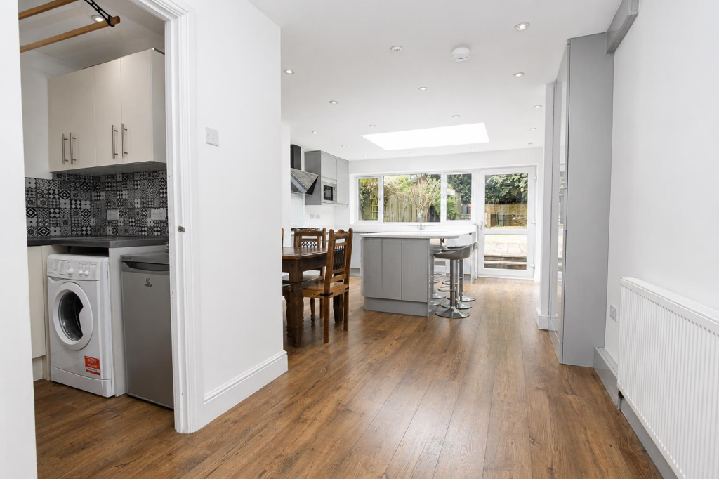 House in Sutton - View 2