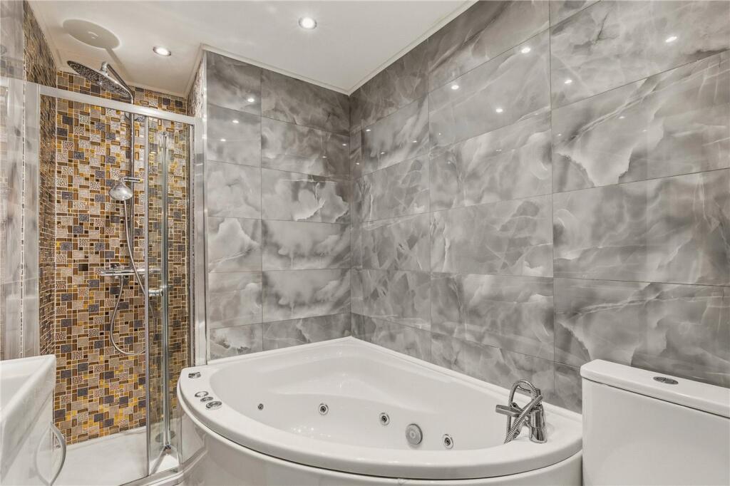 Apartment in London, Lot's Village, Chelsea - More