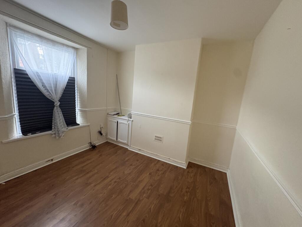 118 Phyllis Street, Barry, Vale of Glamorgan CF62 5UU photo 2