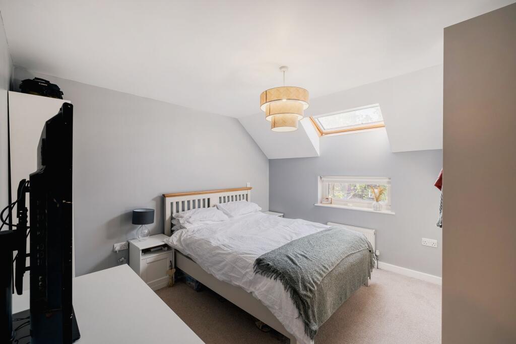 Apartment in Croydon - More