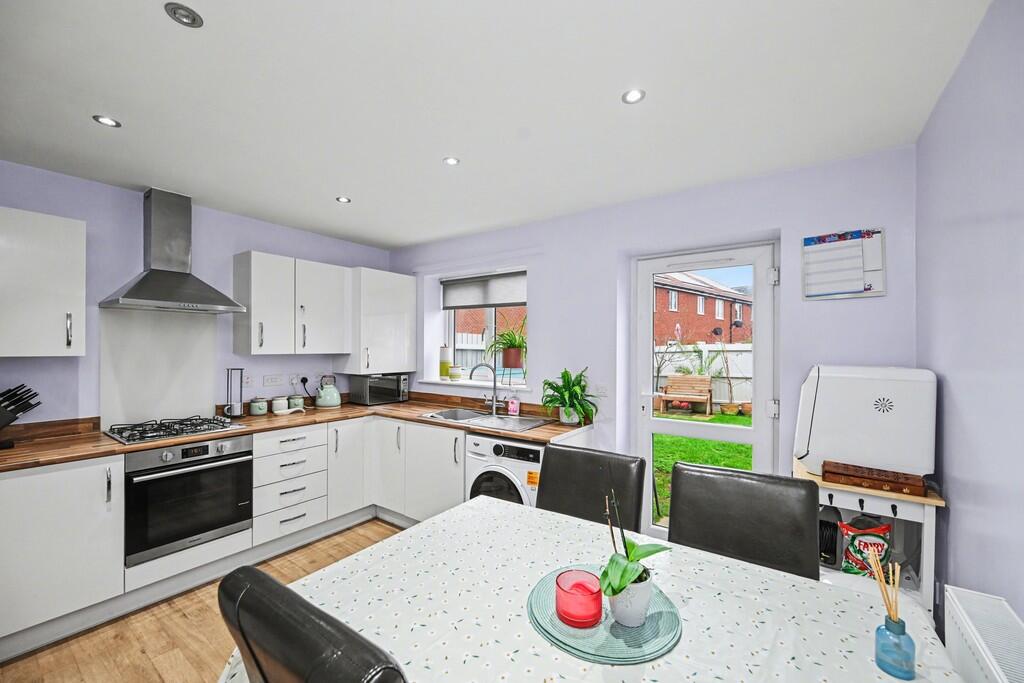 Dodgson Close, Cawston, Rugby photo 4