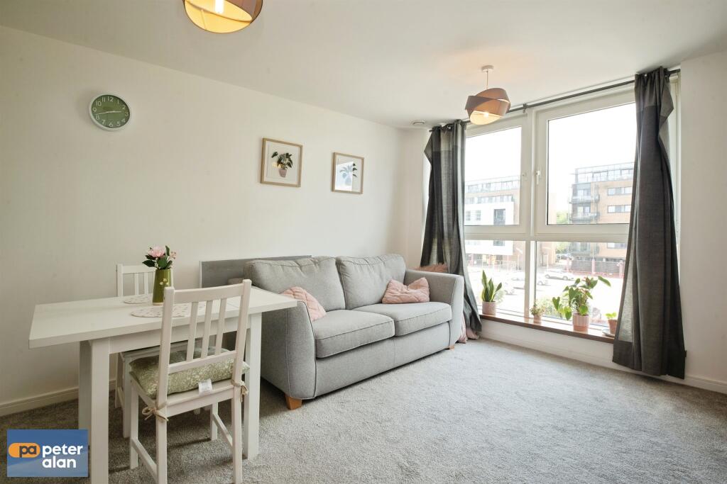 Apartment in Cardiff, Grangetown - More