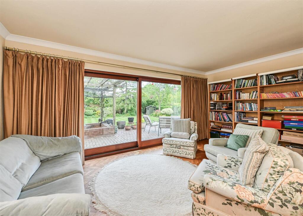 2 Westfield Grove, Finchfield, Wolverhampton, WV3 8EX - View 3