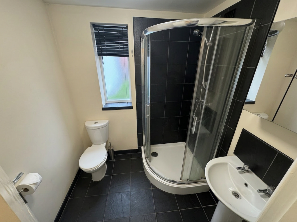 6 bedroom house for rent