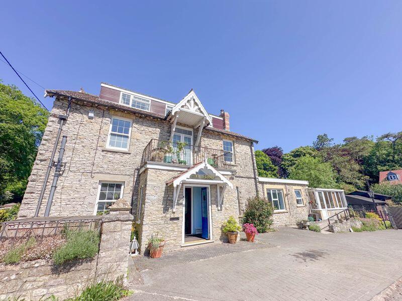 6-bed detached on Field View, Shepton Mallet, £595,000
