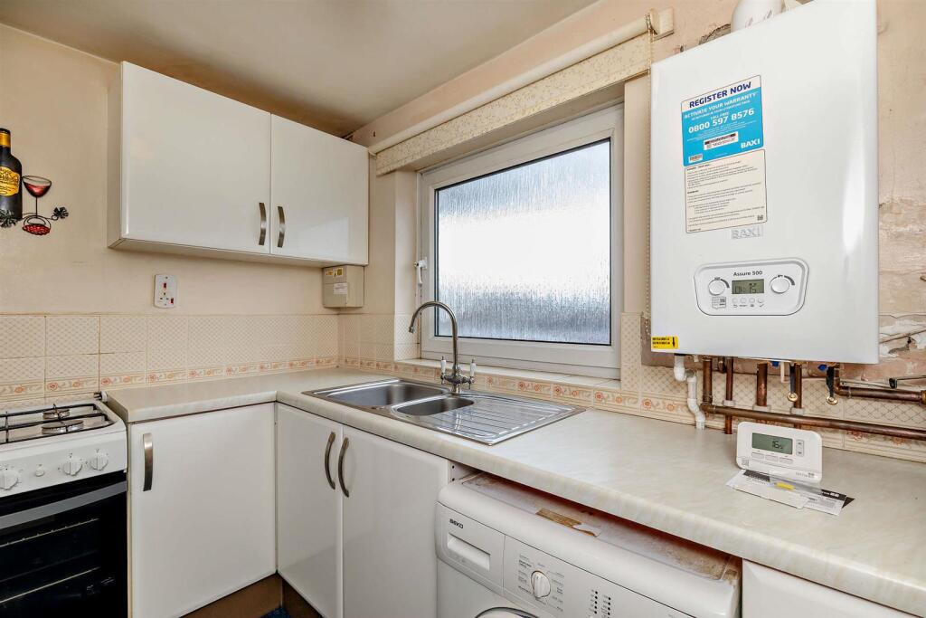Larkhall Place, Mansfield - View 2