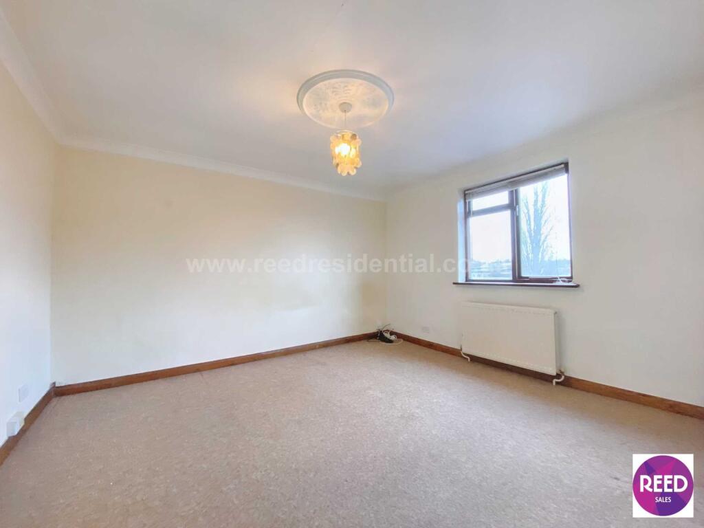 Apartment in Southend-on-Sea - View 4
