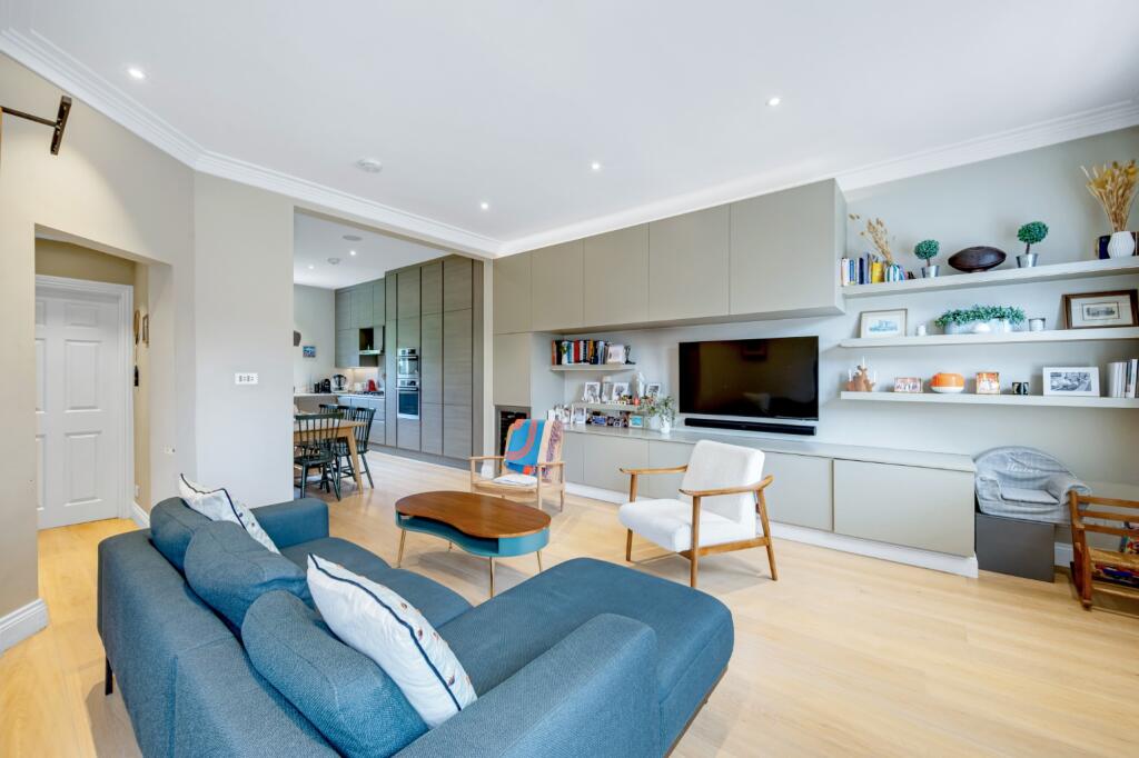 Apartment in London, West Kensington - View 4