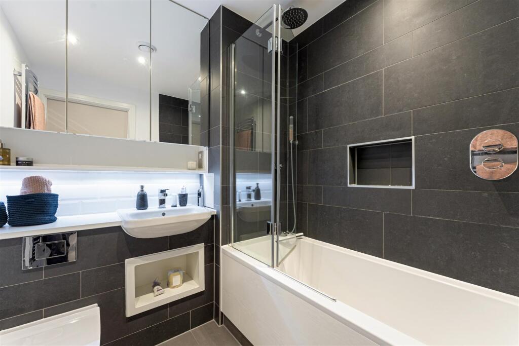 Apartment in London - View 5