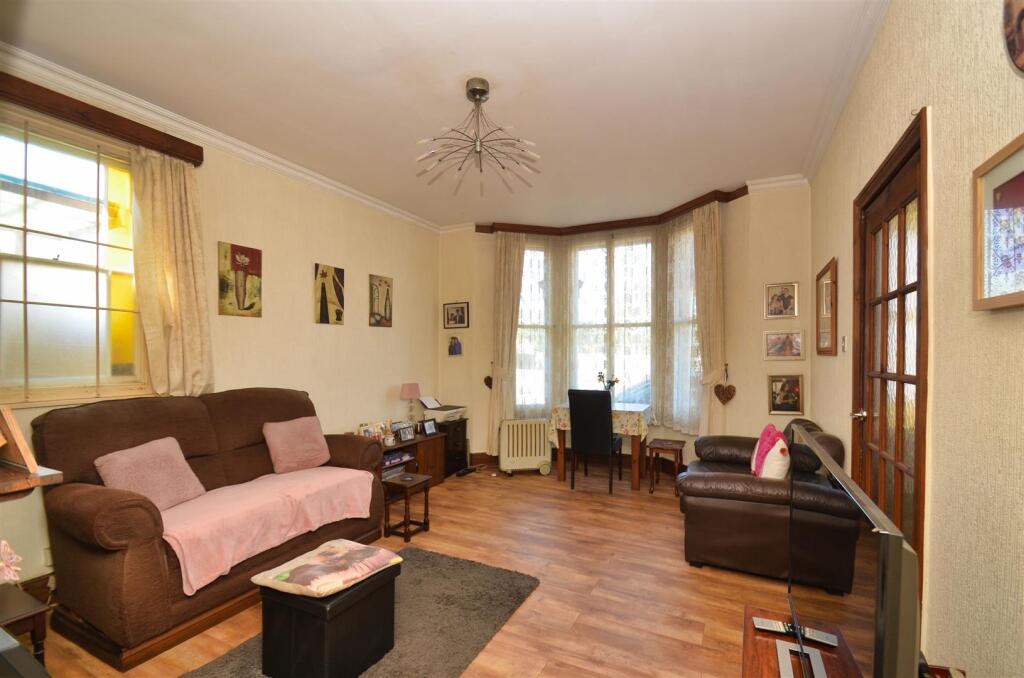 Apartment in Ryde, Pelhamfield - View 2