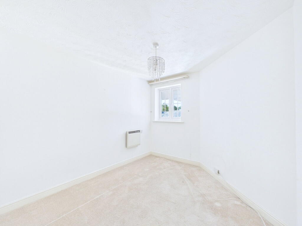 Apartment in Watford - View 5