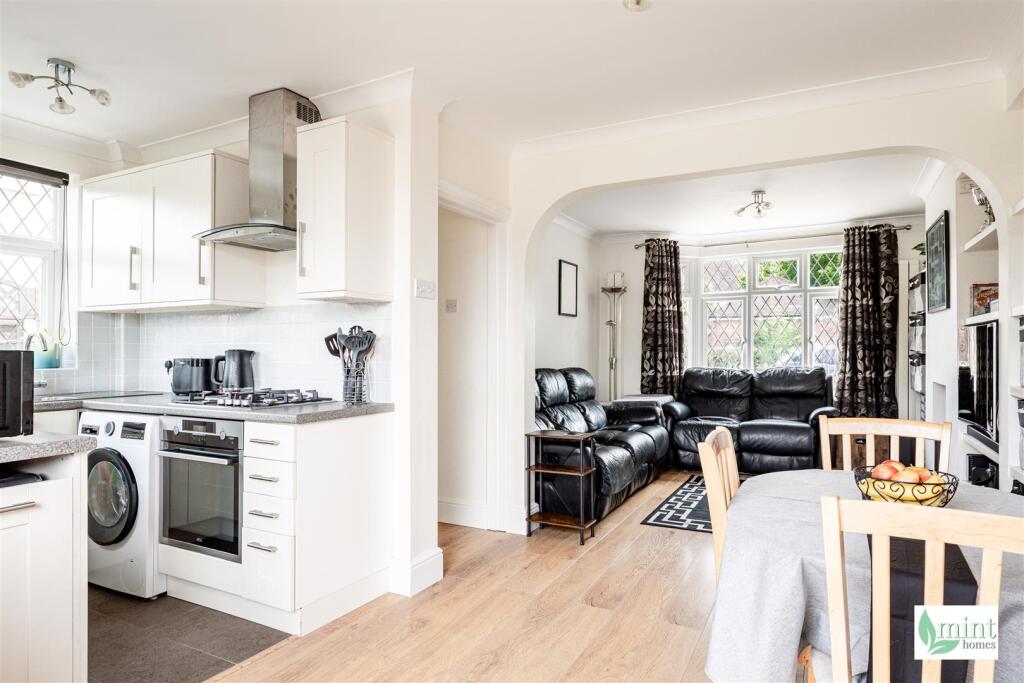 House in Woking, Sheerwater - View 2