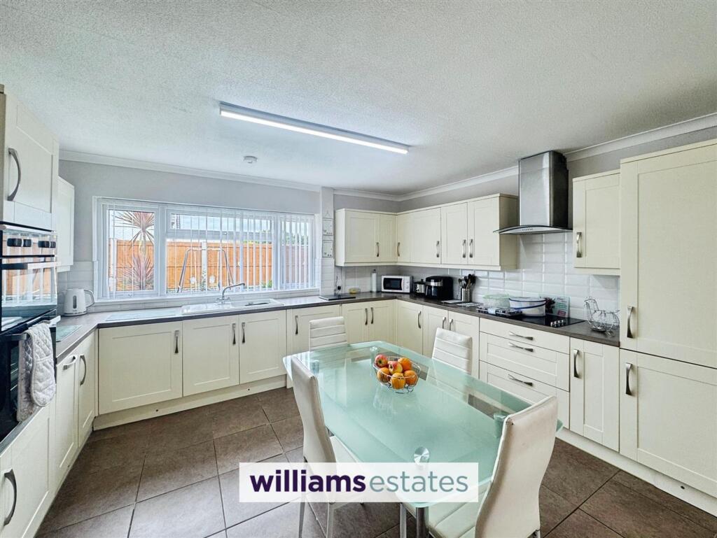 First Avenue, Prestatyn, LL19 photo 4