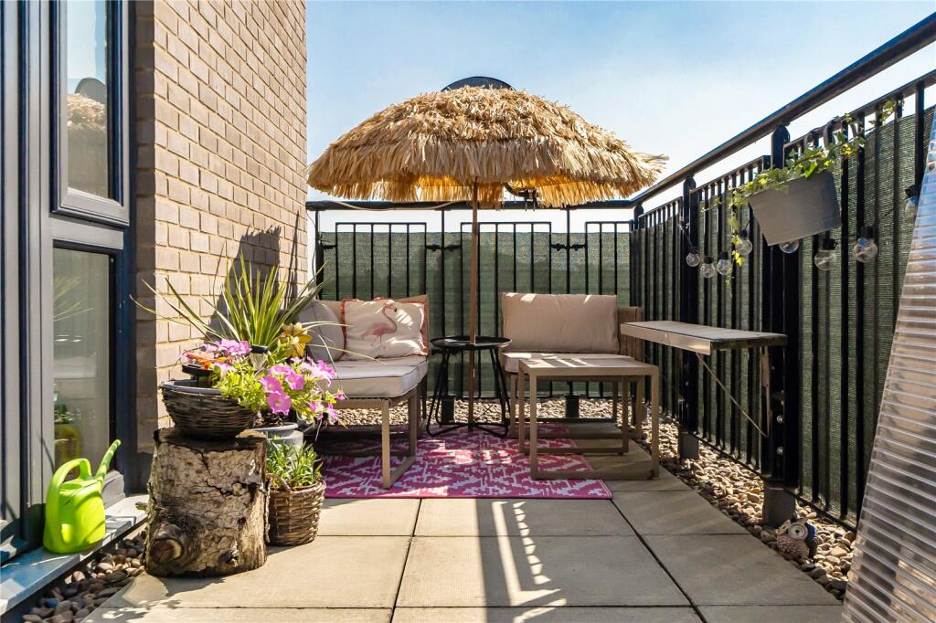 Apartment in Reading - More