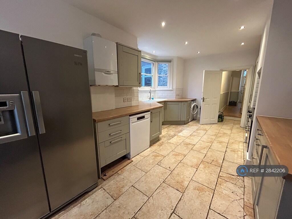 1 bedroom house share for rent