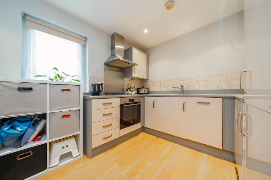 Academy Place, Isleworth, TW7 photo 3