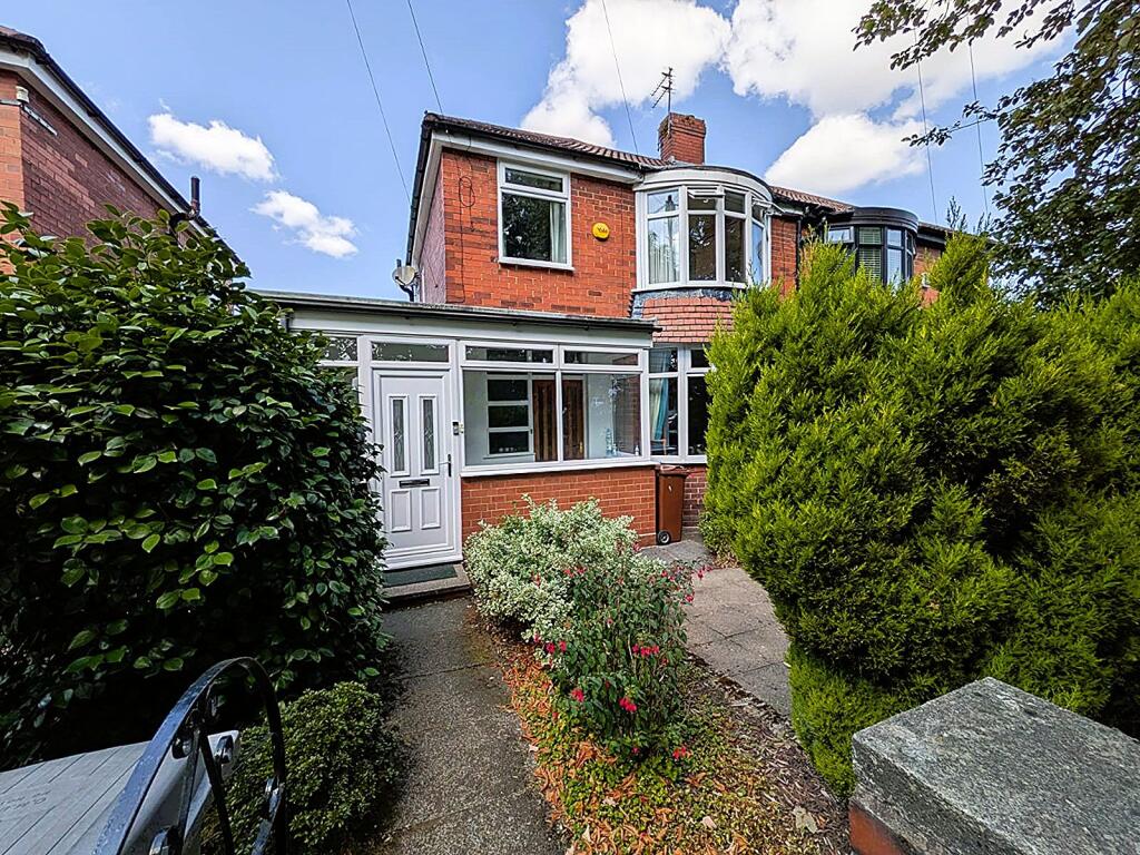 Main image of property: 268 Broadway, Chadderton, Oldham, OL9 9QU